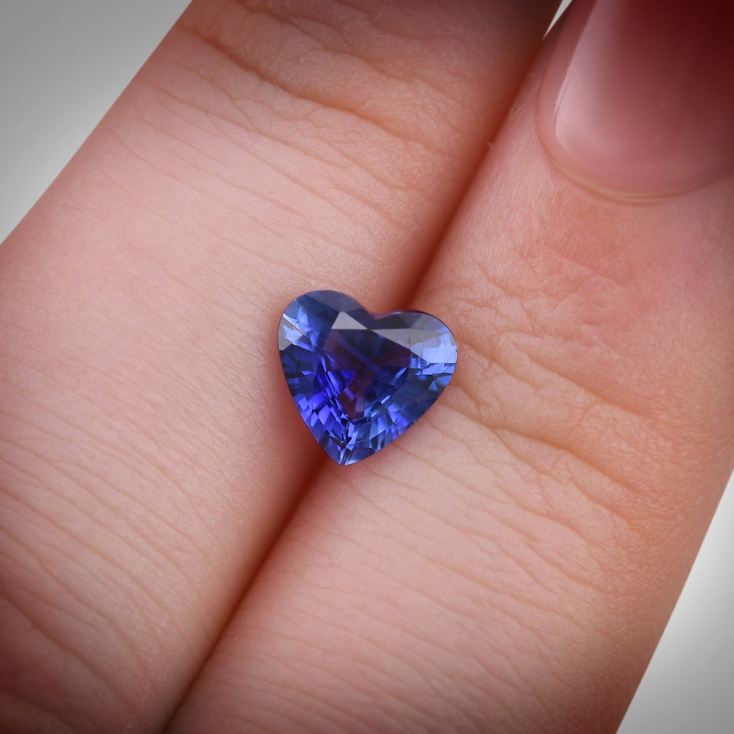 1,36 Karat blauer Herzsaphir aus Sri Lanka