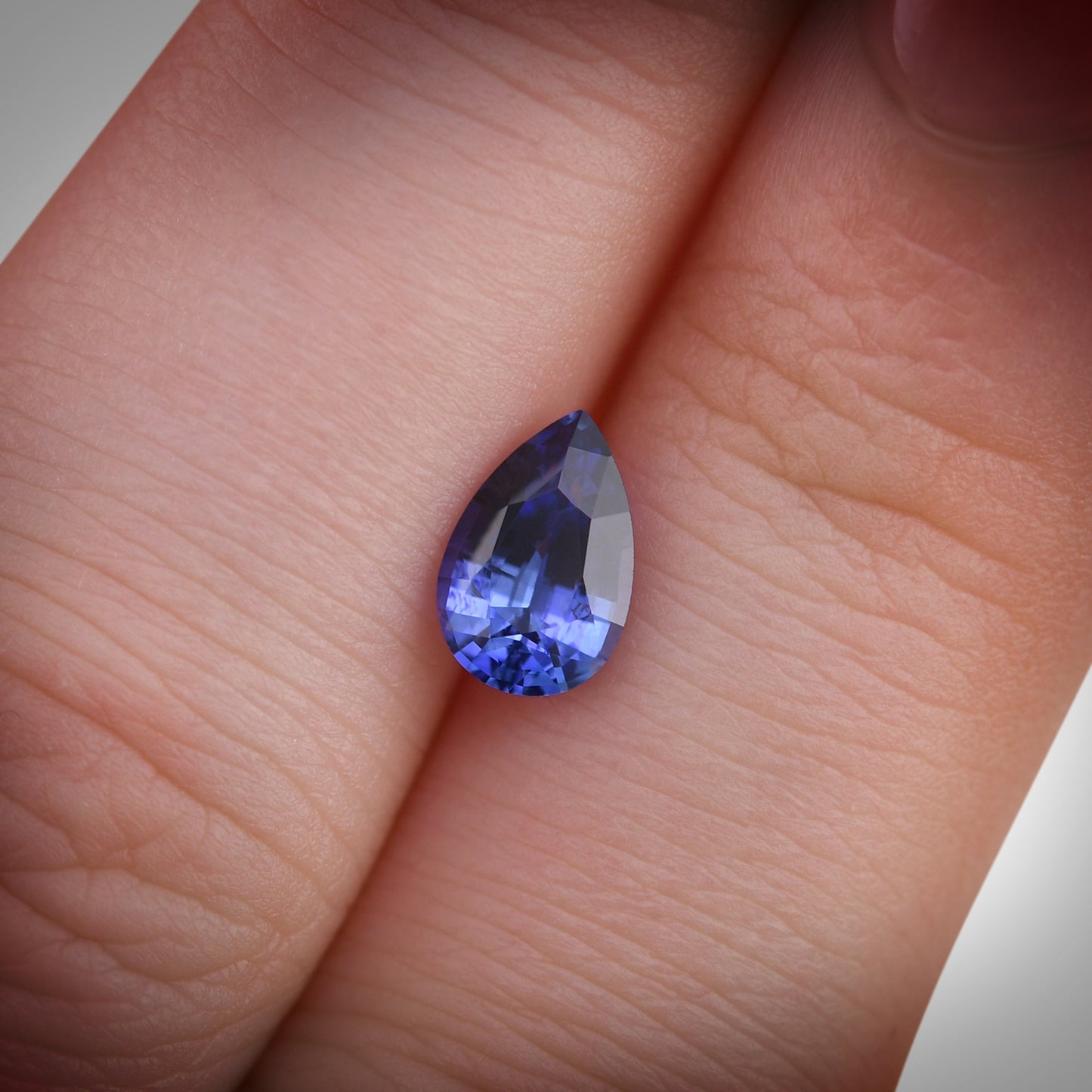1,24 Karat blauer birnenförmiger Saphir aus Sri Lanka