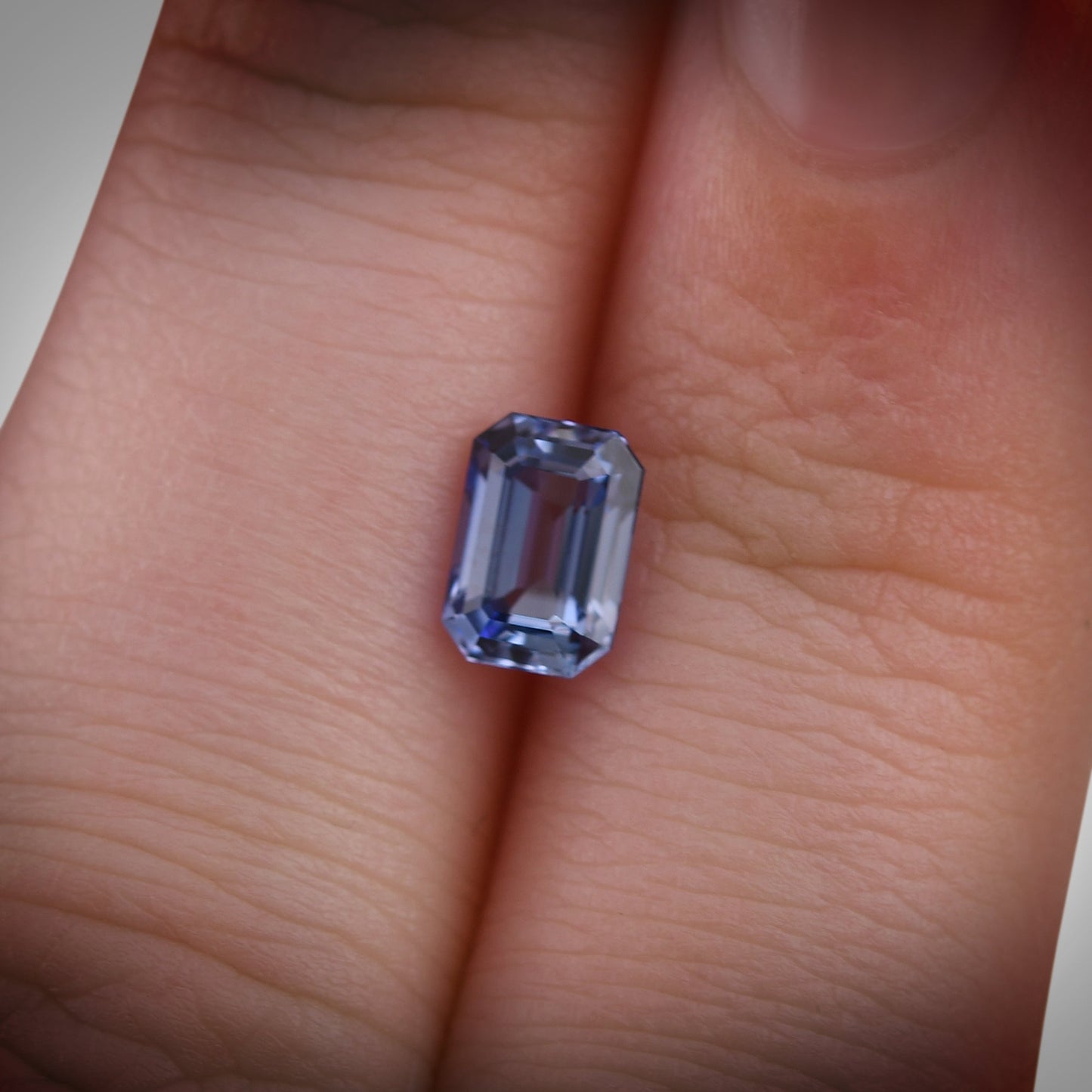 1,24 Karat blauer Smaragd-Saphir aus Sri Lanka