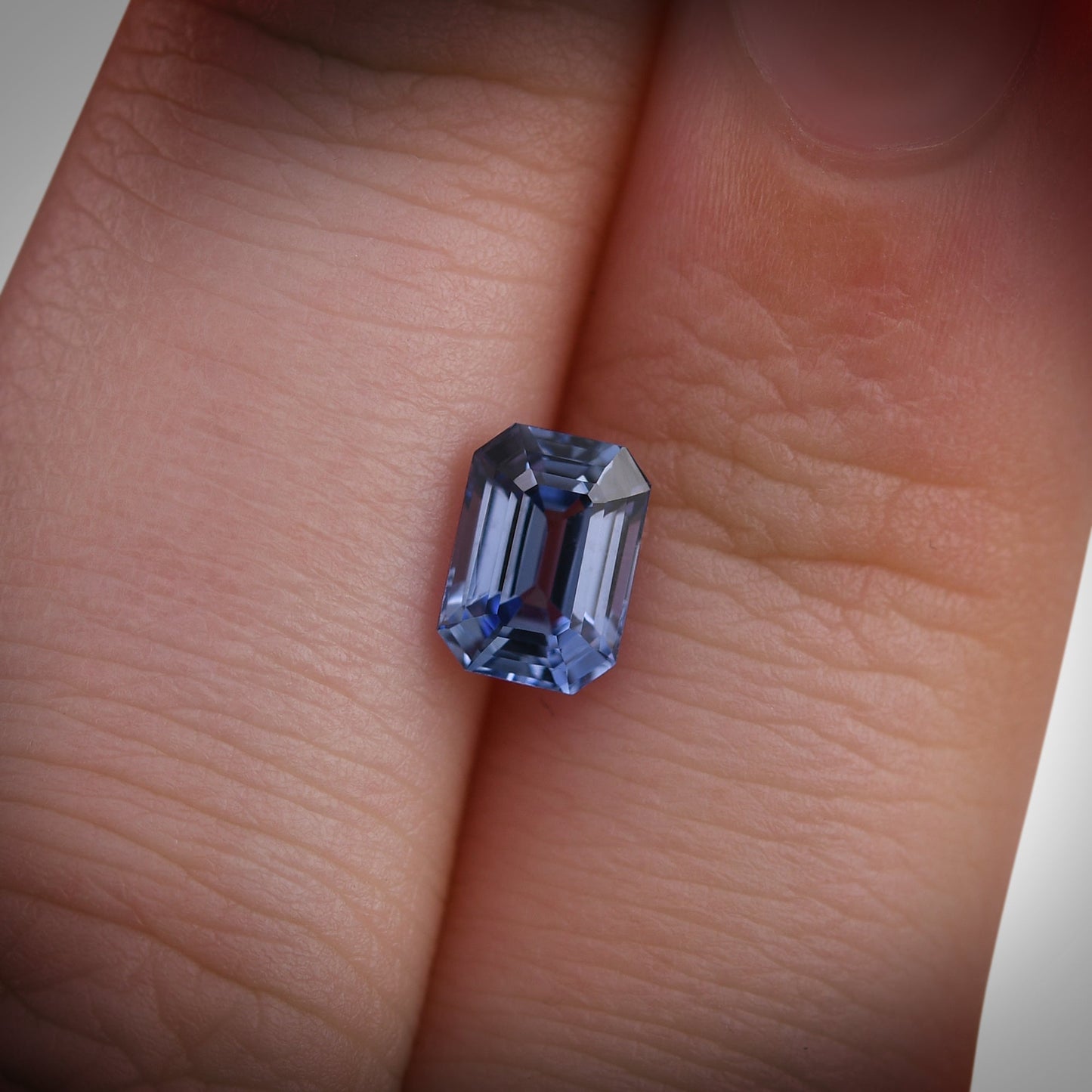 1,28 Karat blauer Smaragd-Saphir aus Sri Lanka