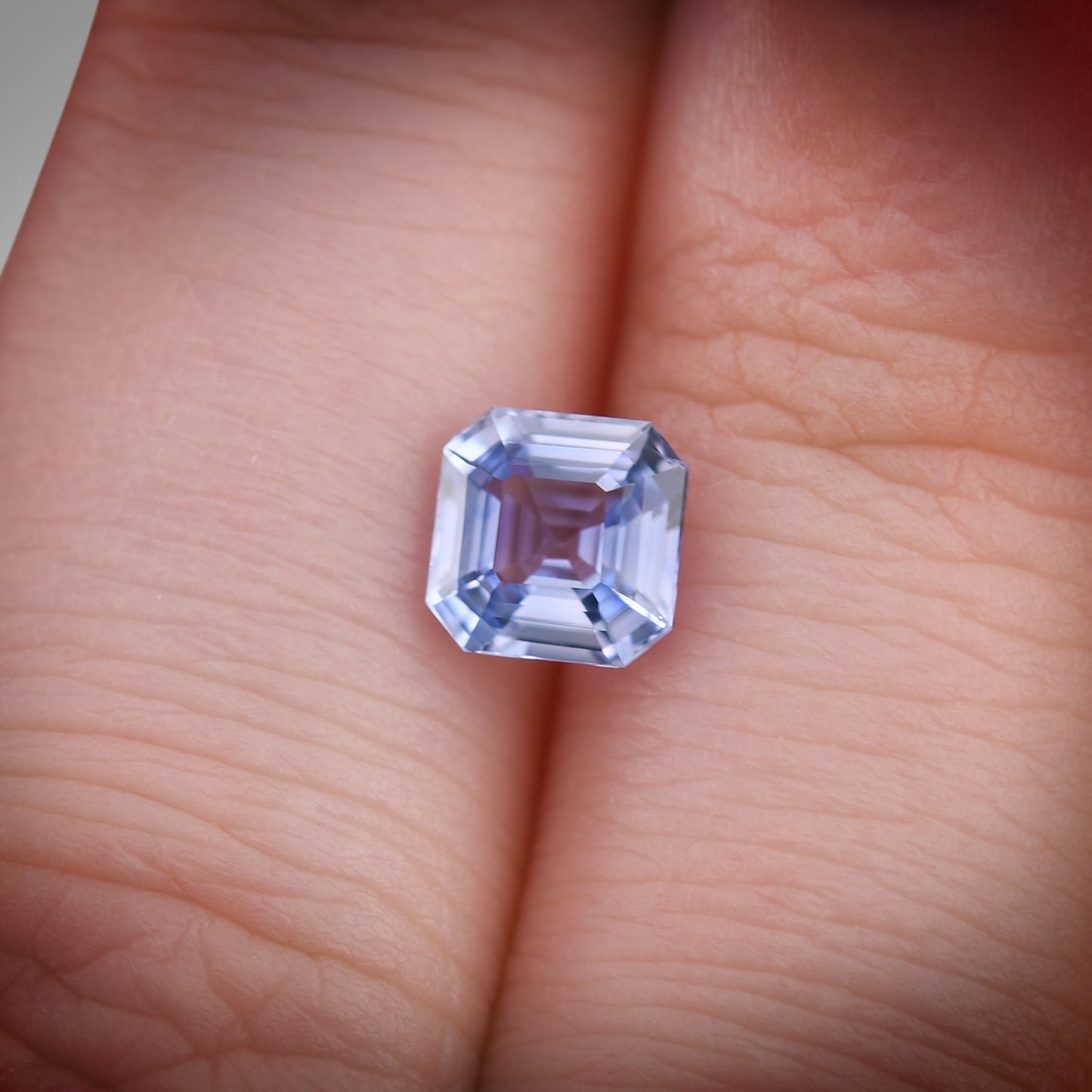 1,35 Karat blauer Smaragd-Saphir aus Sri Lanka