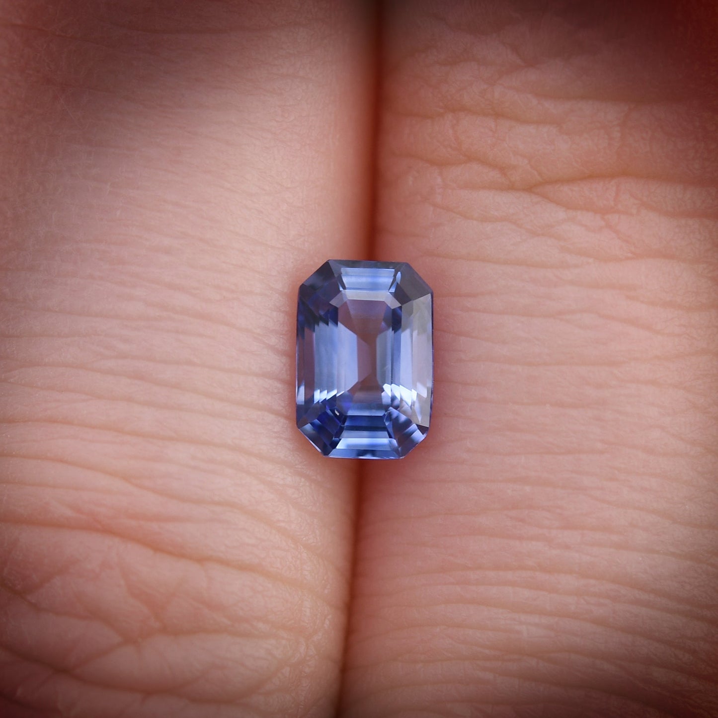 0,98 Karat blauer Smaragd-Saphir aus Sri Lanka