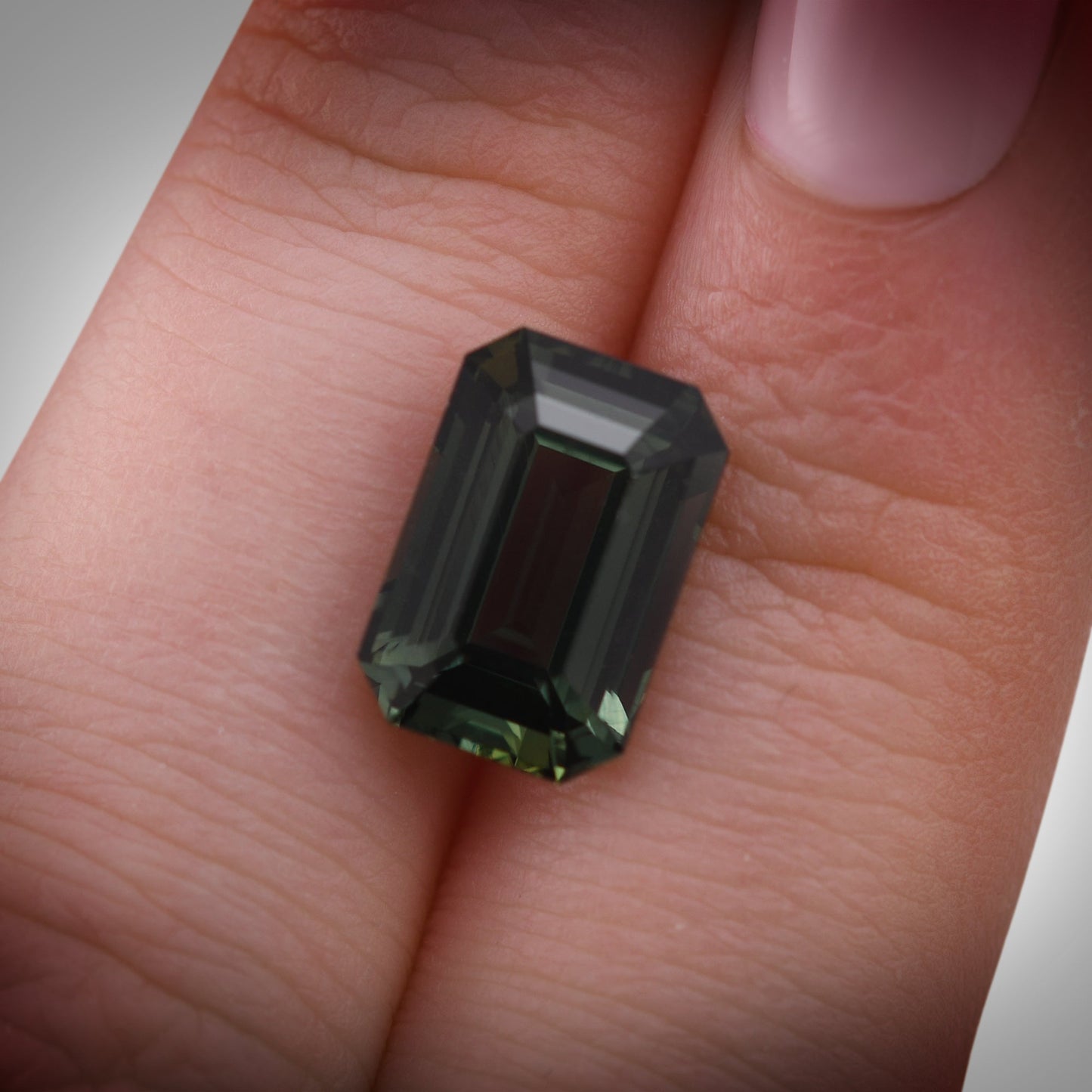 5.65 Carat Green MADAGASCAR Emerald Sapphire CD