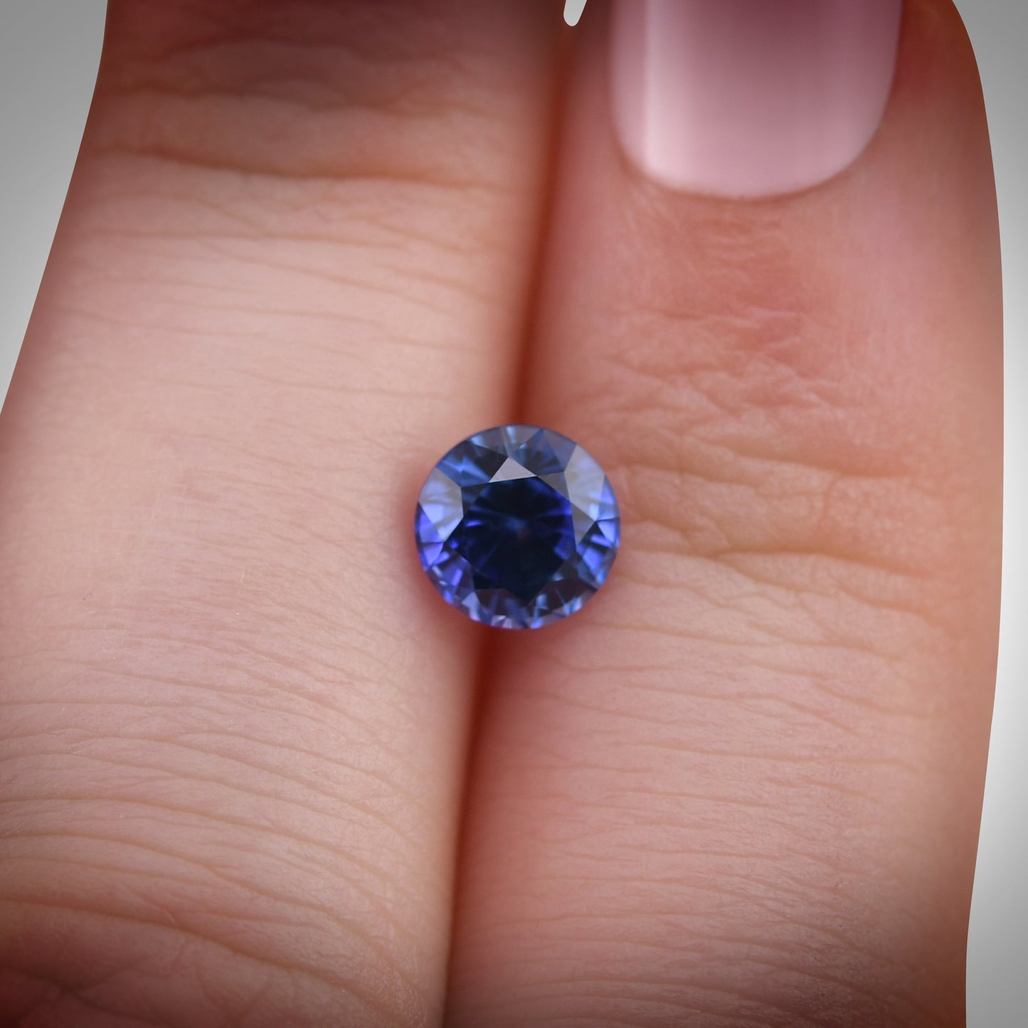 1,32 Karat blauer runder Saphir aus Sri Lanka