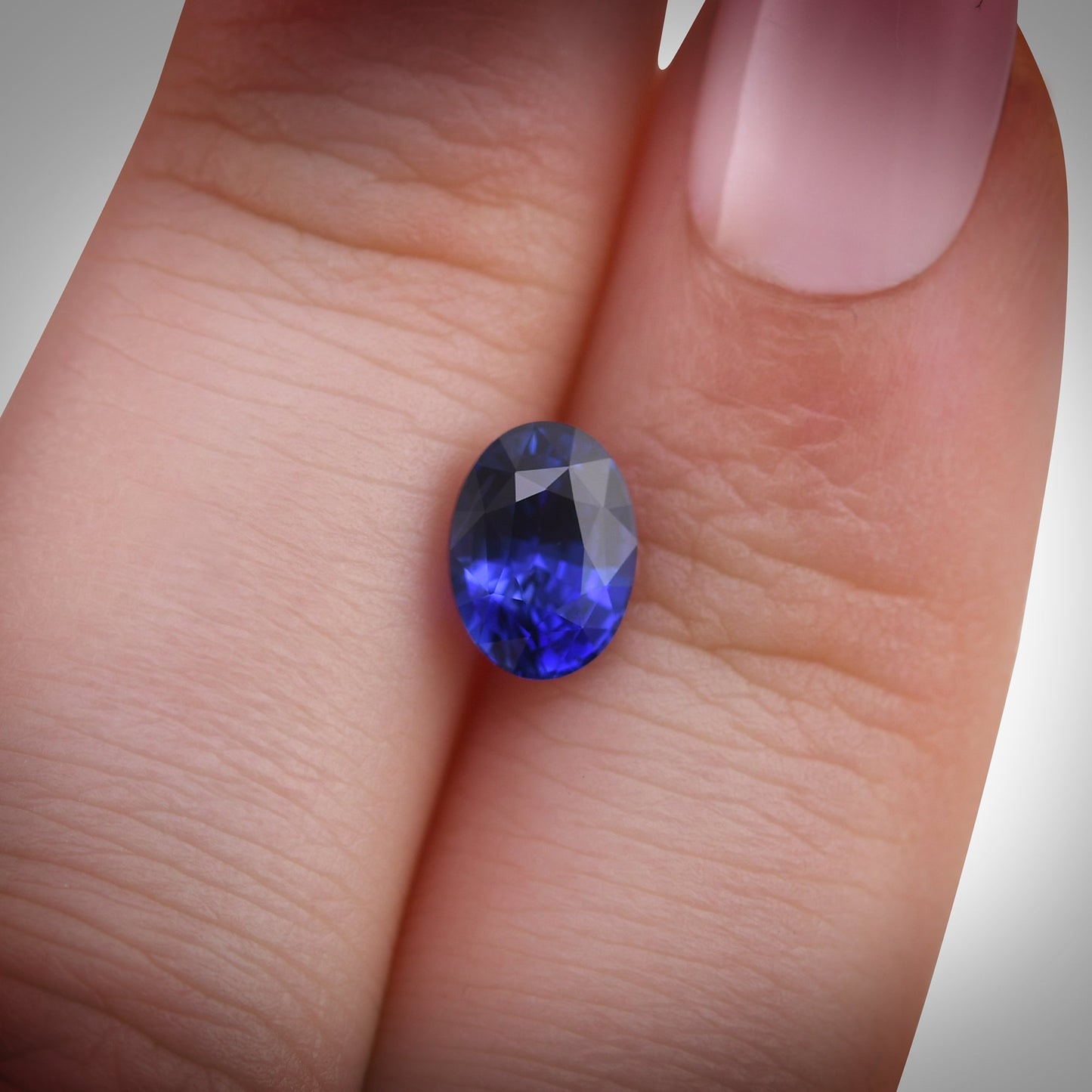 1,53 Karat blauer ovaler Saphir aus Sri Lanka