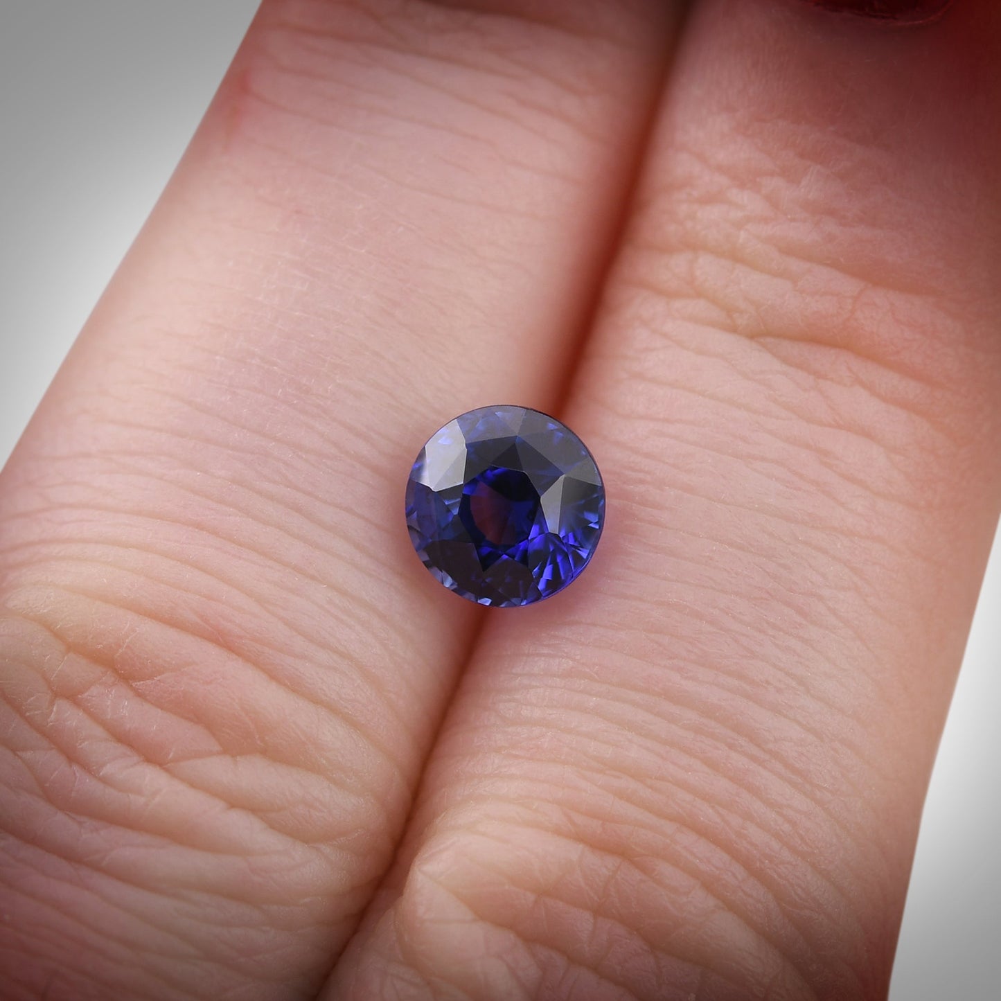 2,11 Karat blauer runder Saphir aus Sri Lanka