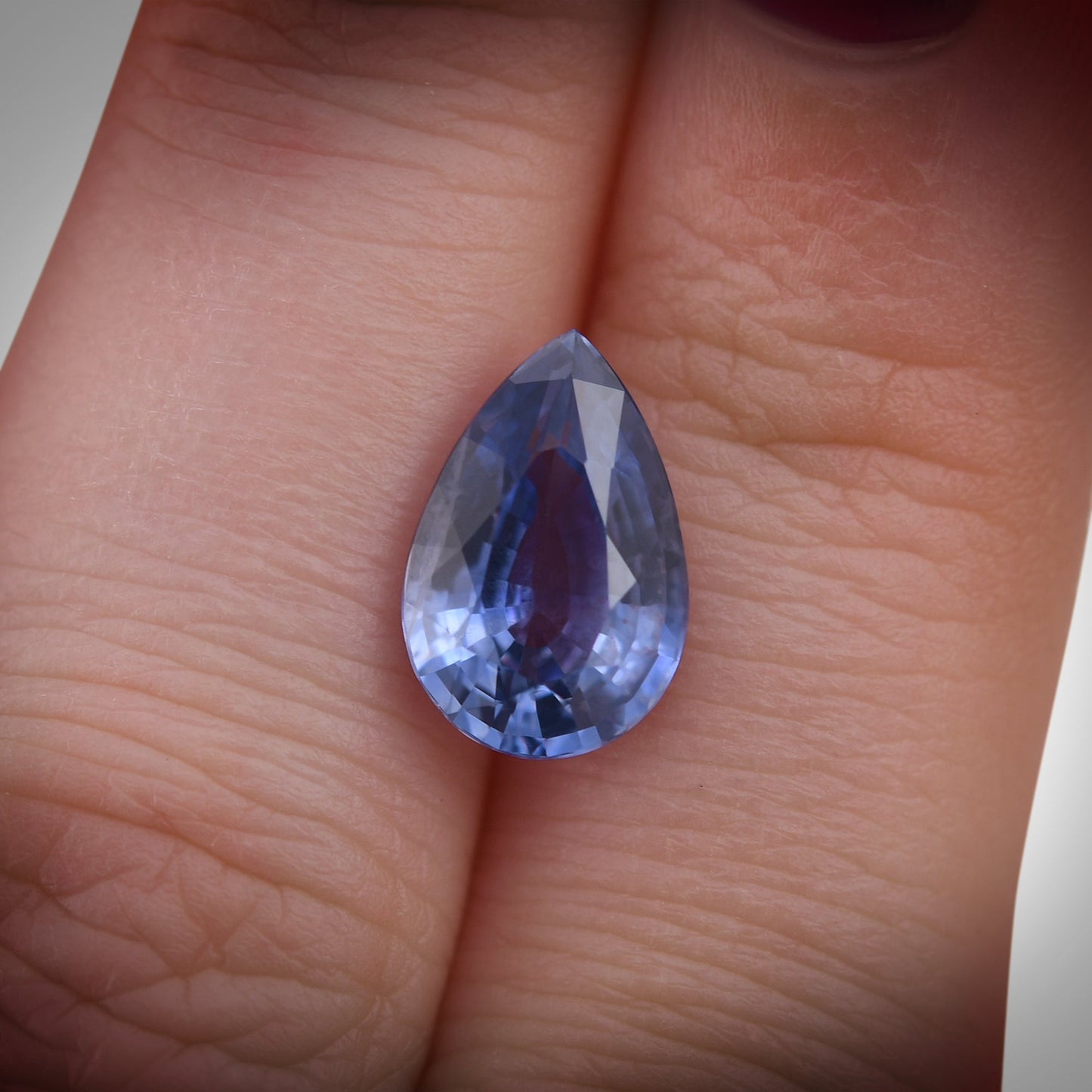 3,77 Karat blauer birnenförmiger Saphir aus Sri Lanka (CD)
