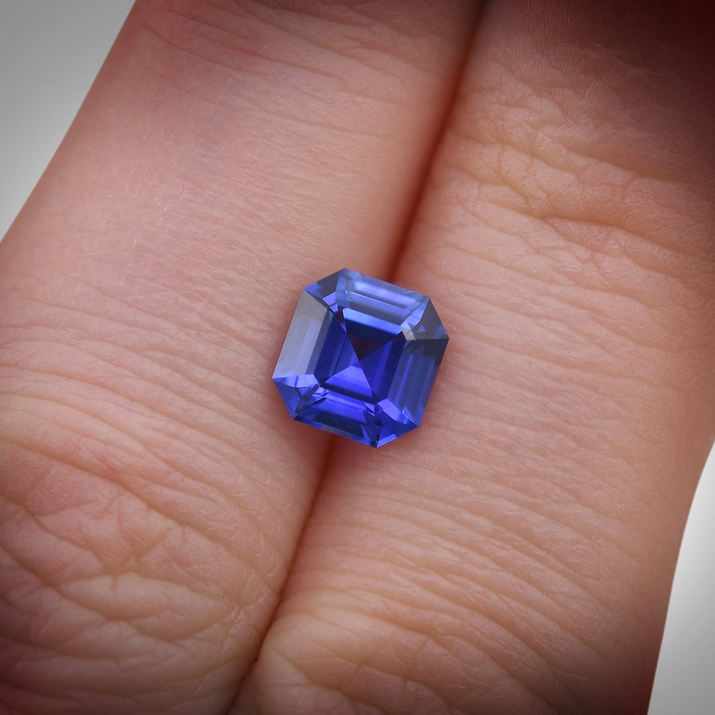 1,73 Karat blauer Asscher-Saphir aus Sri Lanka