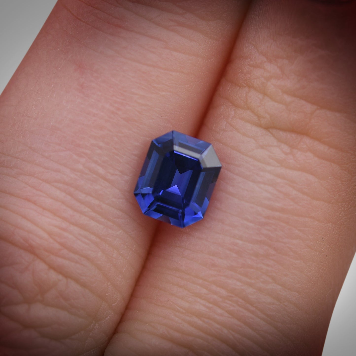 1,59 Karat blauer Smaragd-Saphir aus Sri Lanka