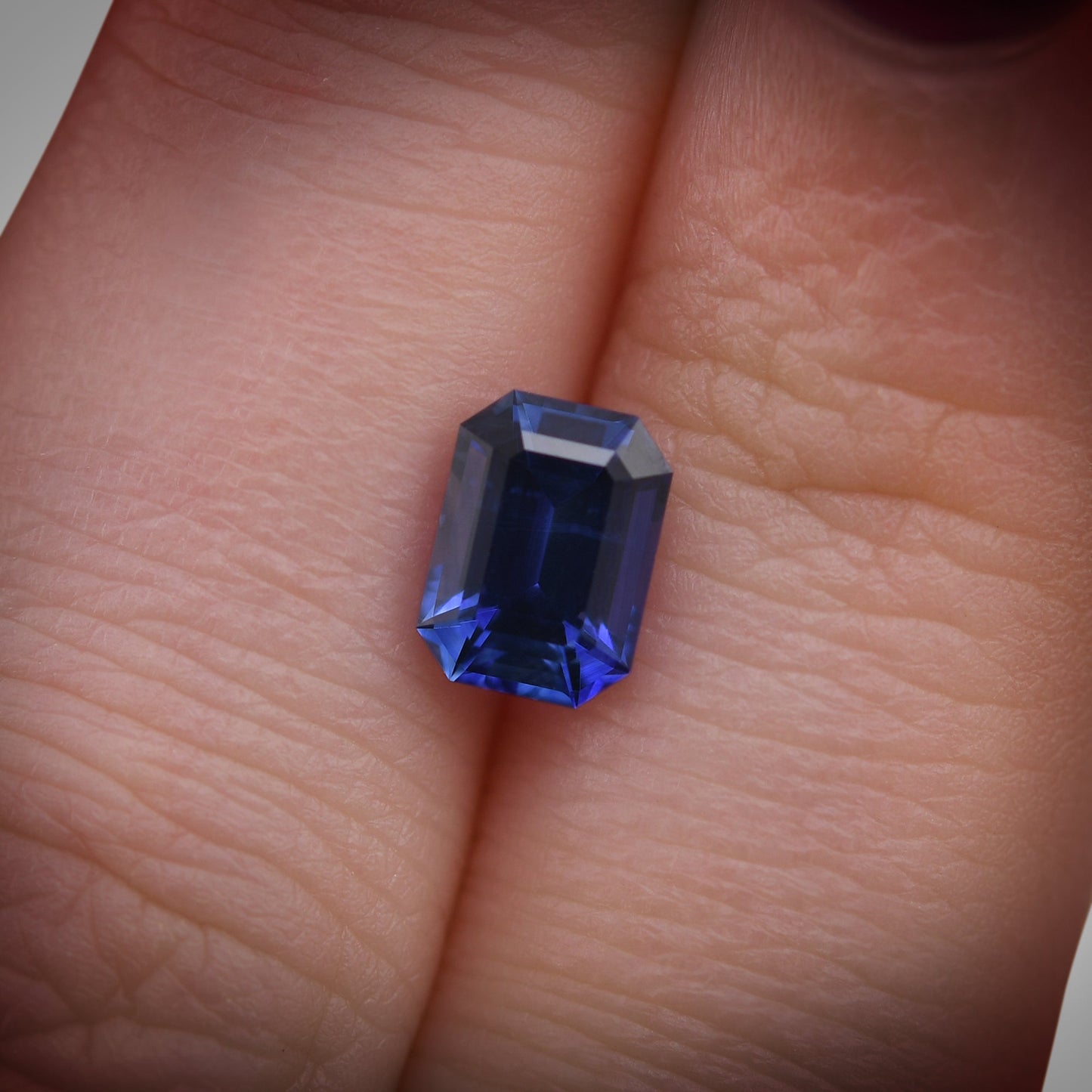 1,57 Karat blauer Smaragd-Saphir aus Sri Lanka