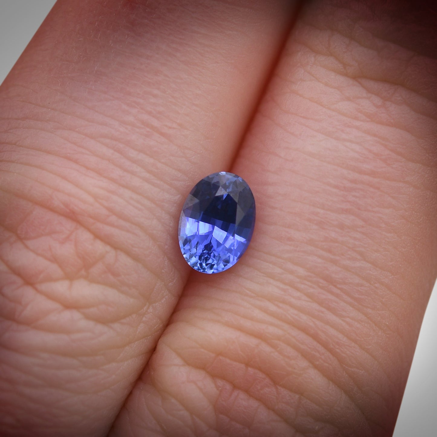 1,06 Karat blauer ovaler Saphir aus Sri Lanka
