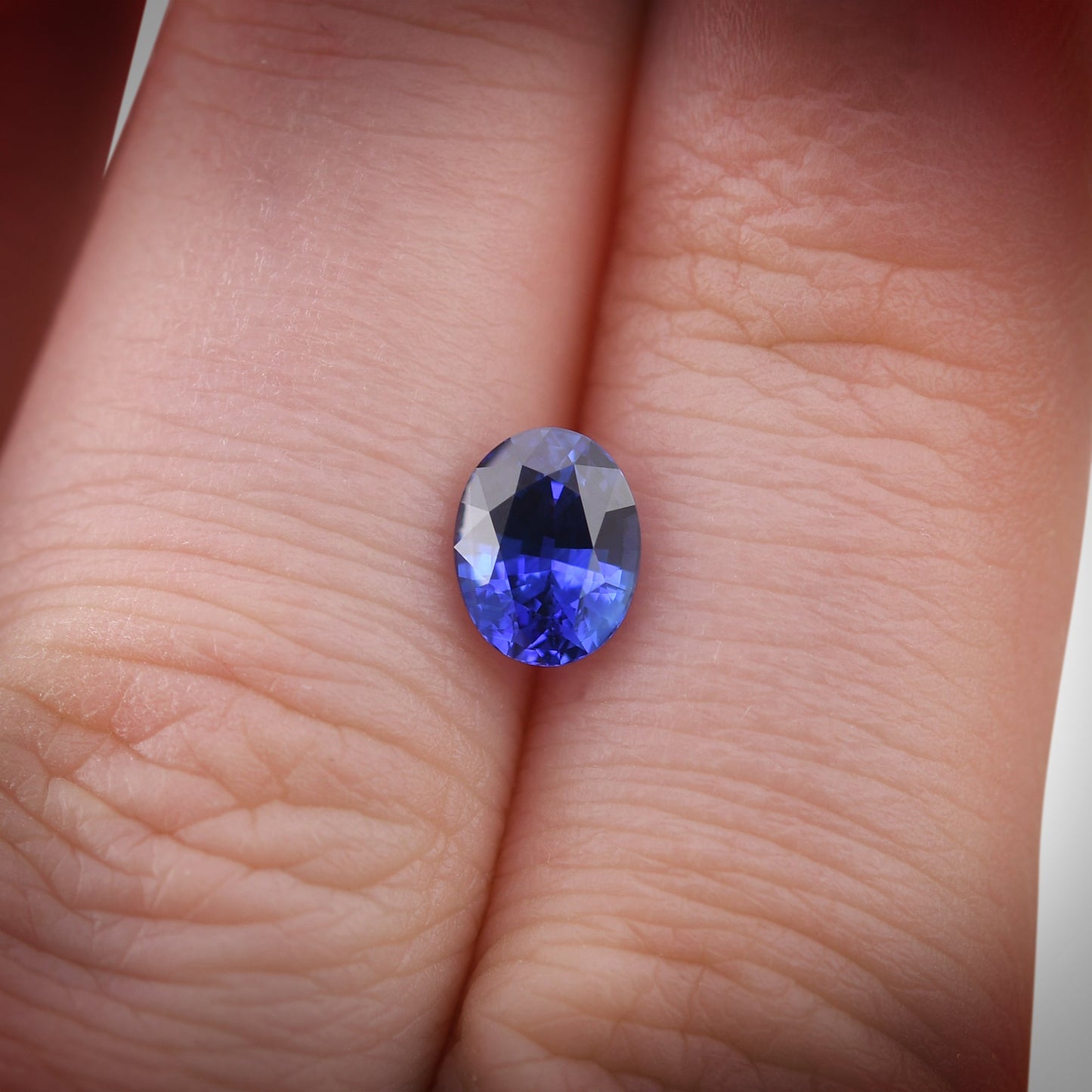 1,34 Karat blauer ovaler Saphir aus Sri Lanka