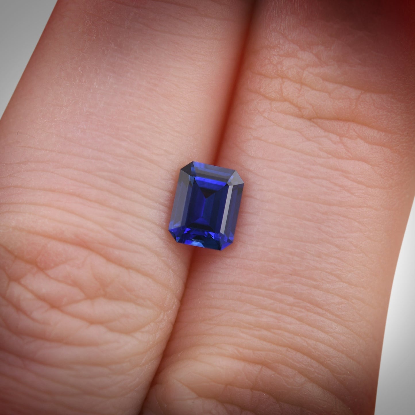 0,98 Karat blauer Smaragd-Saphir aus Sri Lanka
