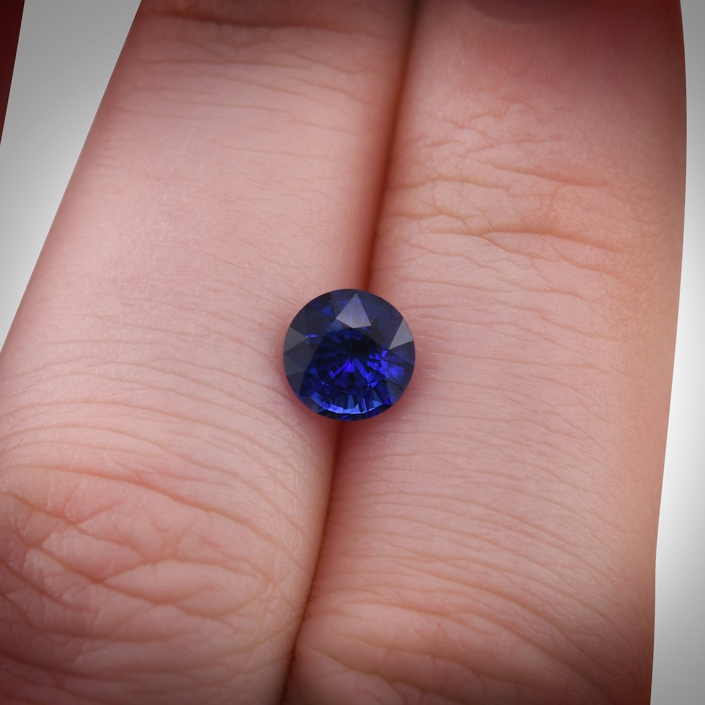 1,37 Karat blauer runder Saphir aus Sri Lanka