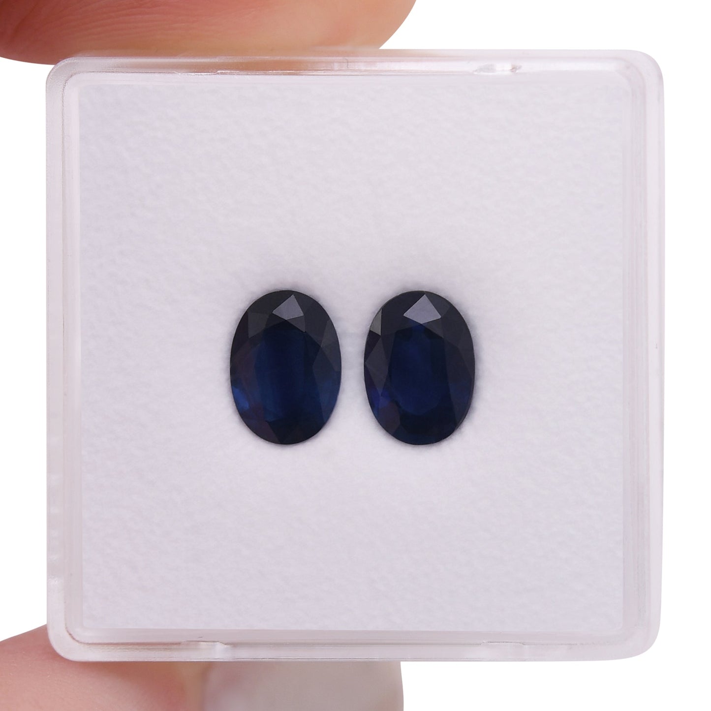 2,04 Karat blauer ovaler Saphir aus Thailand