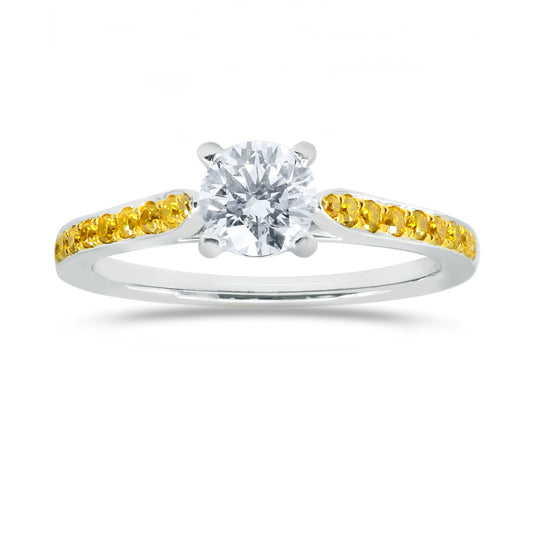 Weißer Ring mit F-farbenem Brillanten als Seitenstein