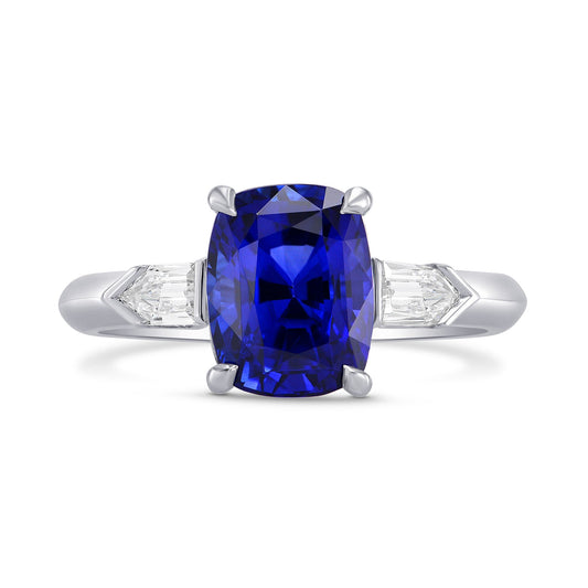 Verlobungsring mit königsblauem Saphir im Kissen-Design und Diamanten