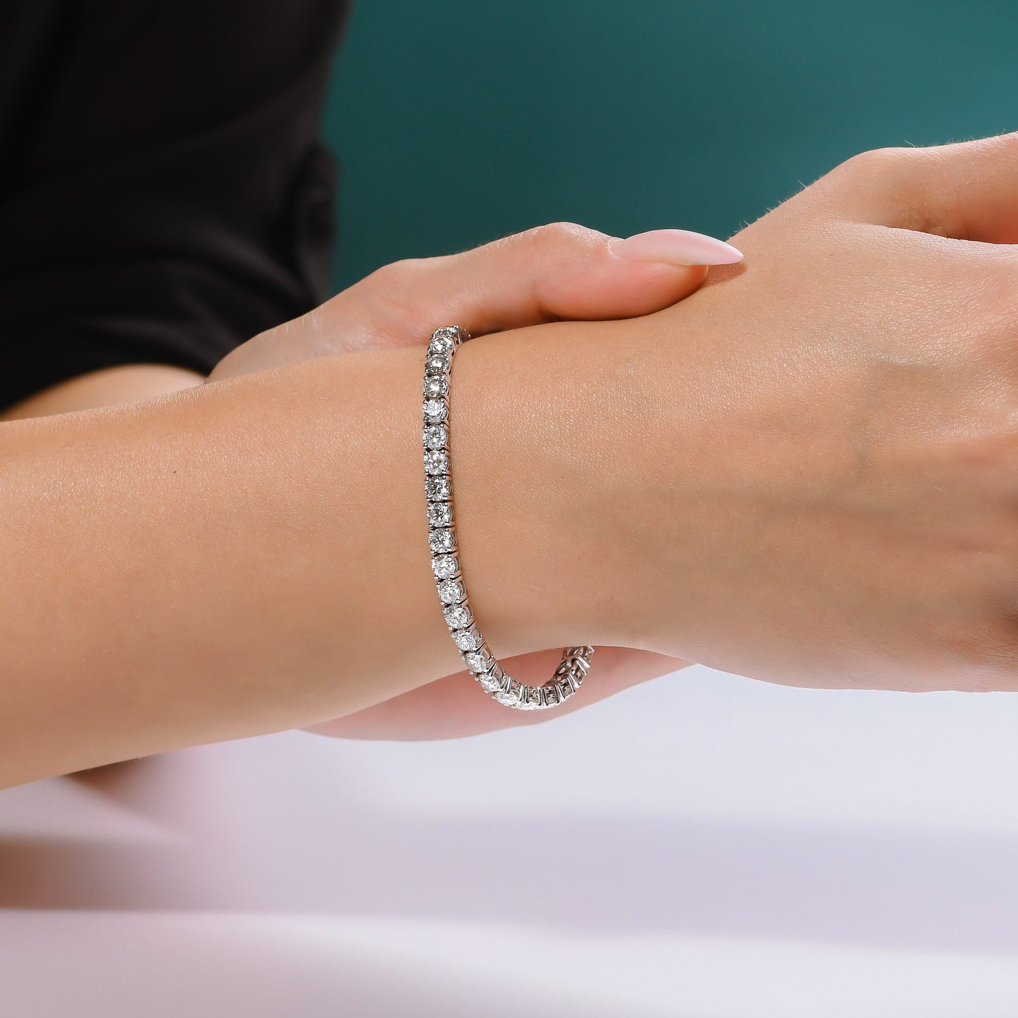 Tennisarmband mit runden weißen Diamanten (12,80 Karat).