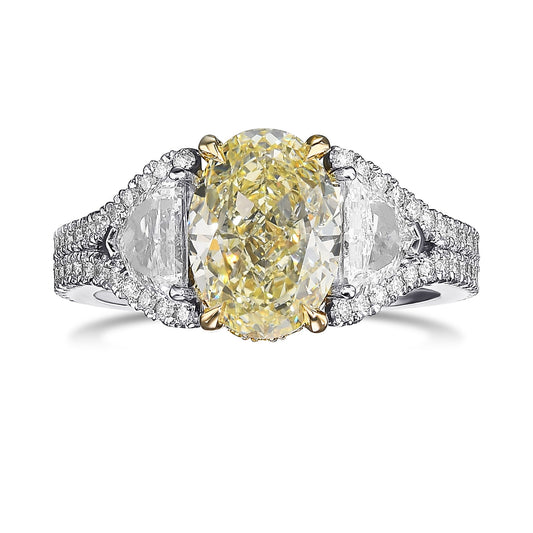 Hellgelber ovaler Dreistein-Diamantring