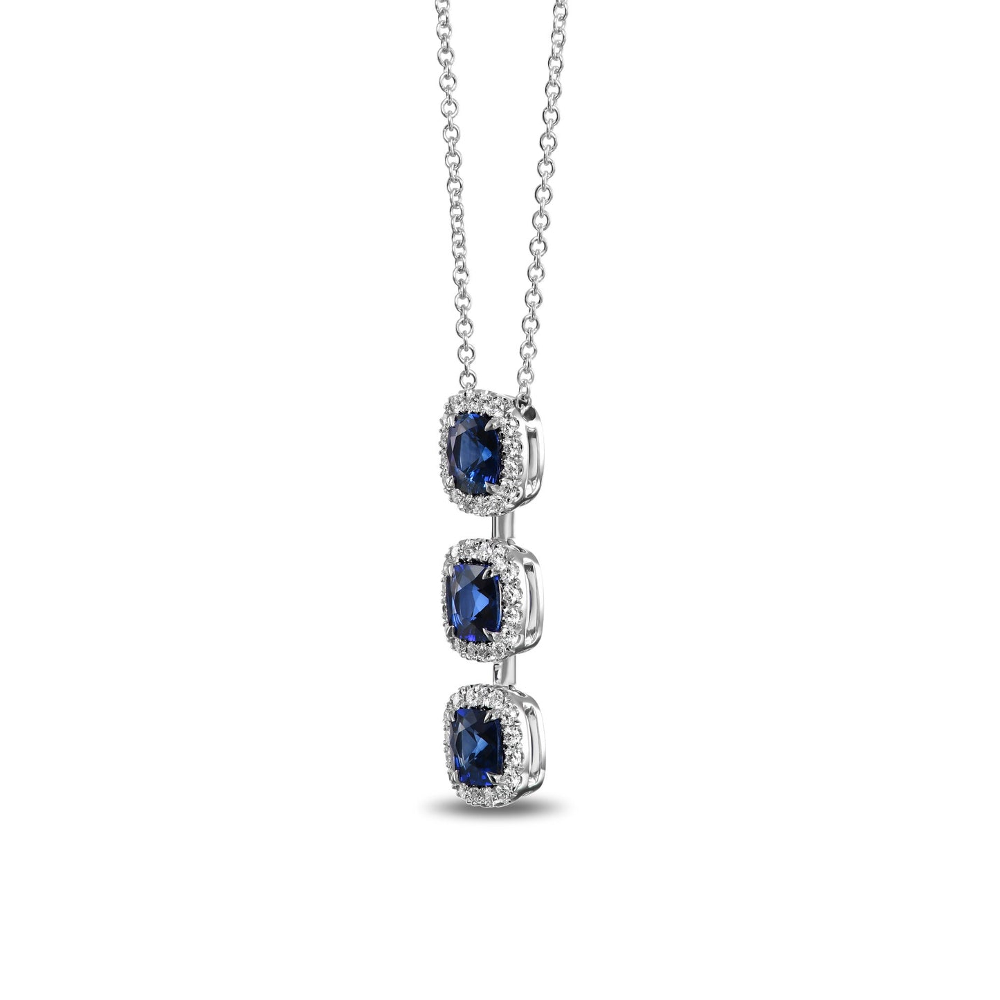 Blauer Saphir im Kissen-Design und Diamant-Anhänger mit drei Steinen und Halo-Fassung