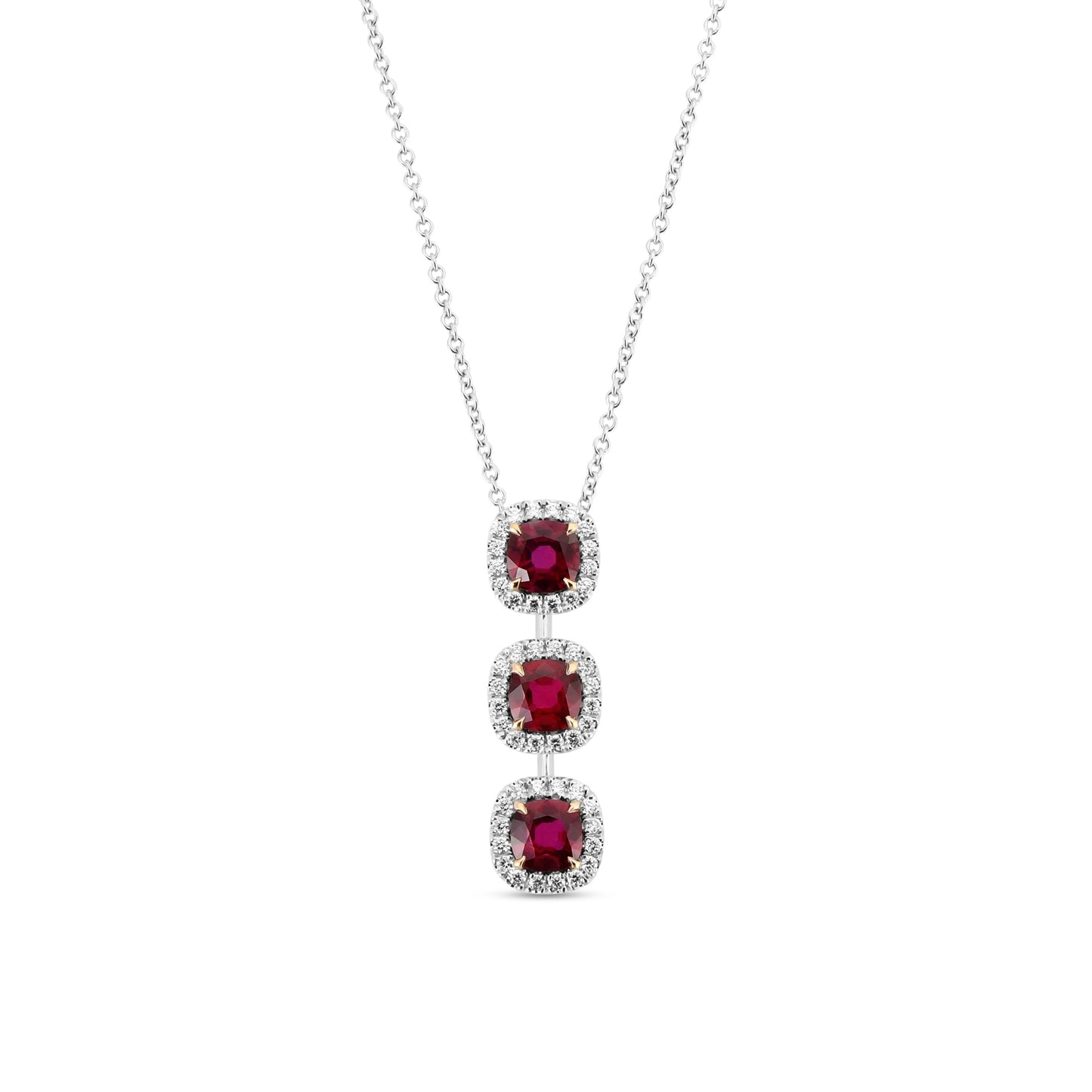 Rubin-Kissen- und Diamant-Dreistein-Tropfenanhänger mit Halo-Fassung