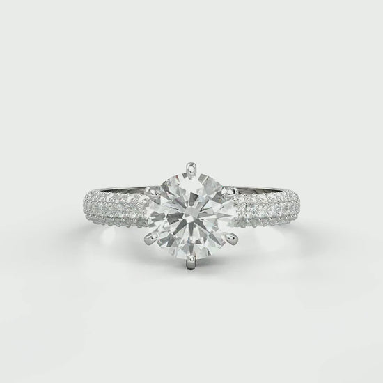 Verlobungsring Ling mit 1.0 ct G/SI-Diamant in 6-Krappen-Fassung, ergänzt durch 0.26 ct seitliche G/SI-Diamanten – erhältlich in München und Augsburg