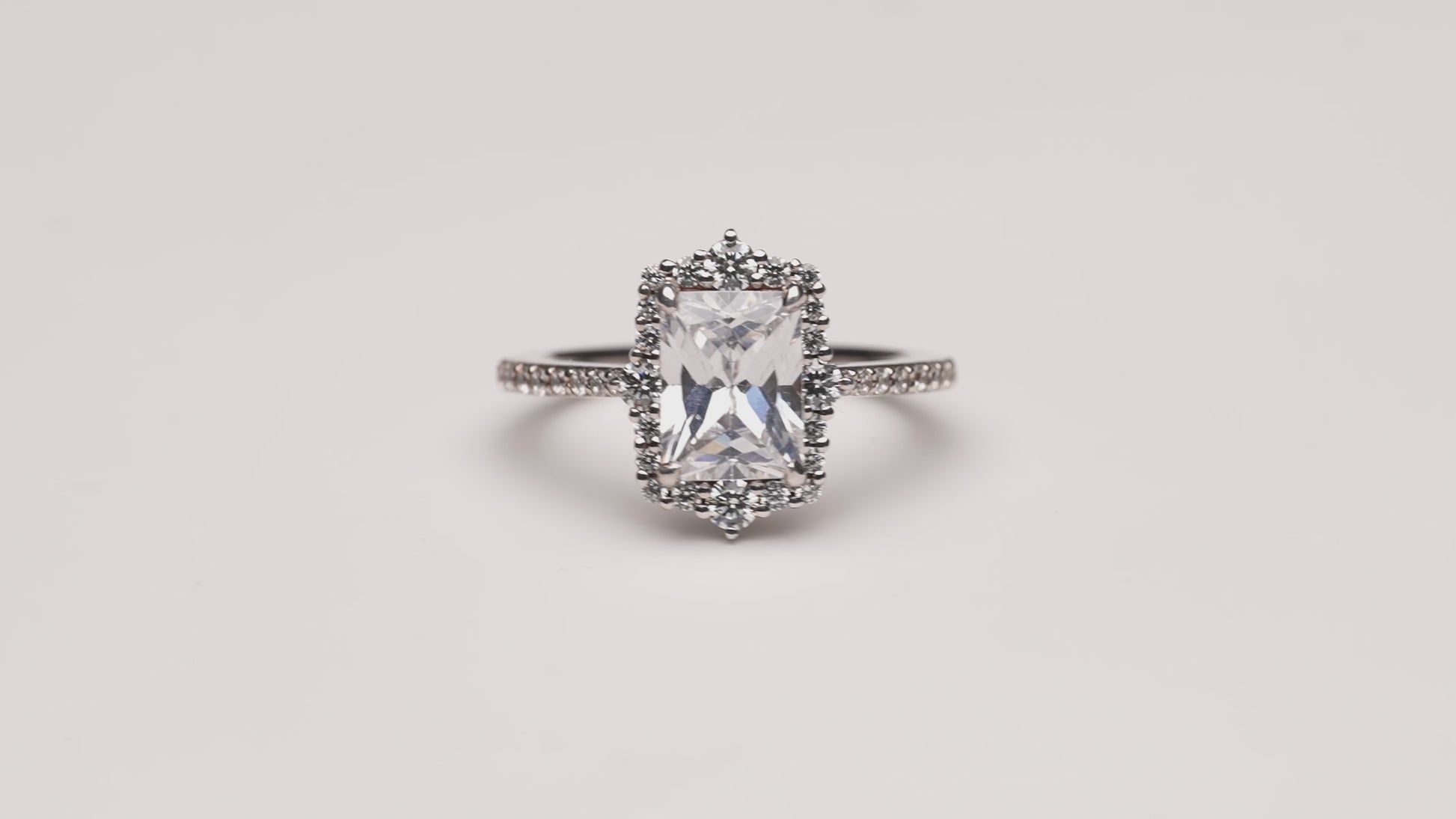 Verlobungsring Alina mit 1.75ct Radiant-Diamant & Pavé-Fassung – Art-Déco-Stil in München & Augsburg entdecken