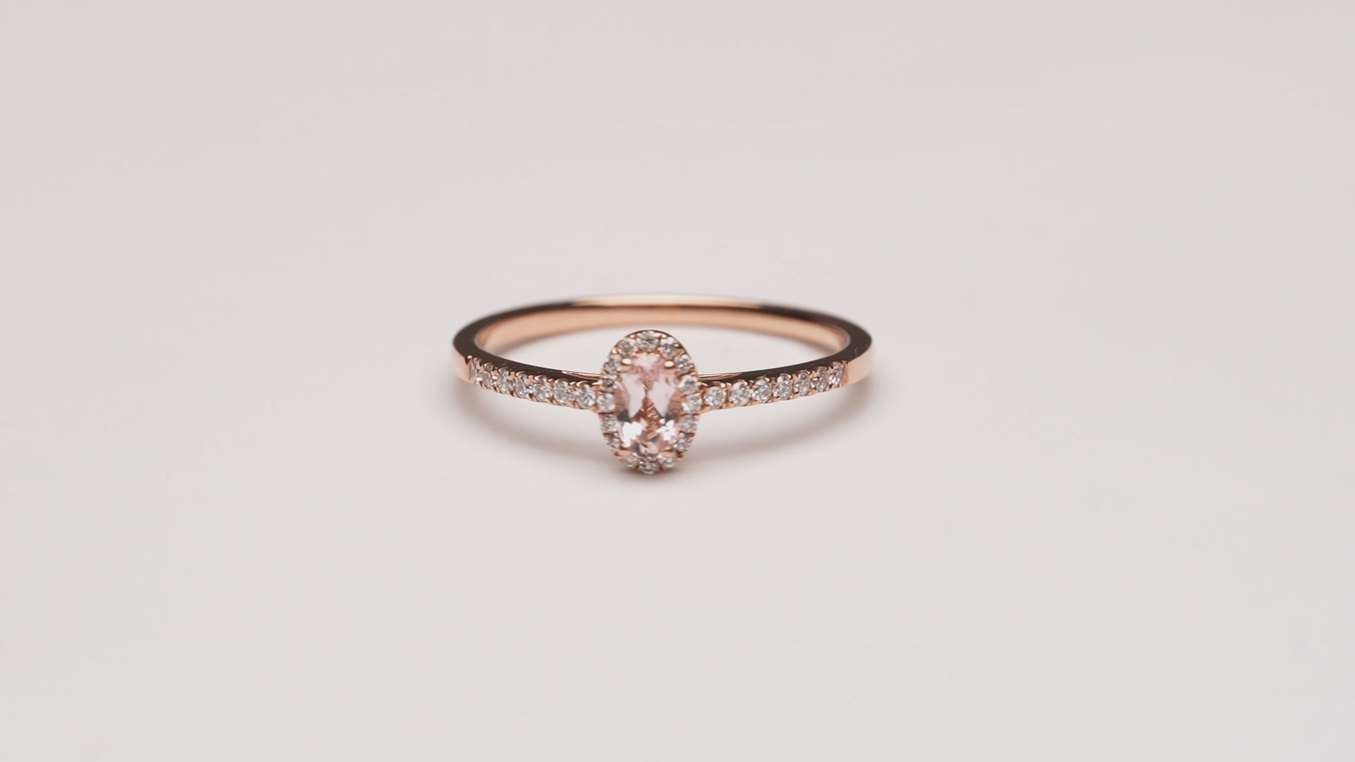 Verlobungsring Rosélia mit Morganit und Brillanten – romantisches Design in München & Augsburg erhältlich