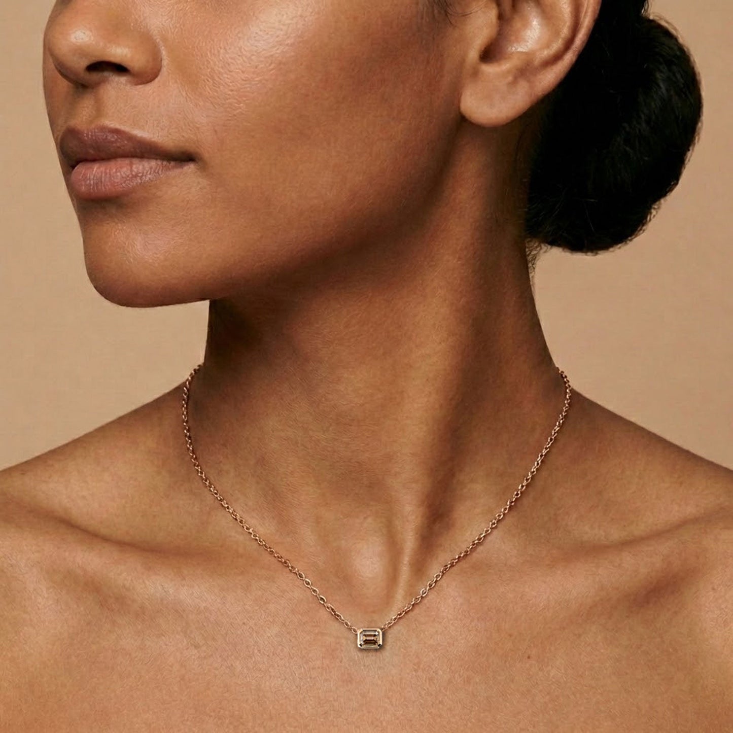 Solitäranhänger mit braunem Diamanten in Lünettenfassung